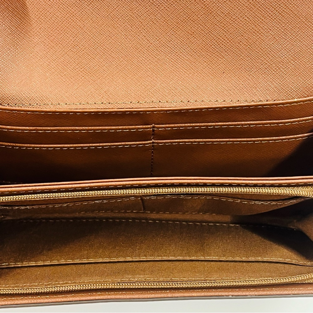 Fossil Woman’s Brown Wallet Never Used - Picture 6 of 11